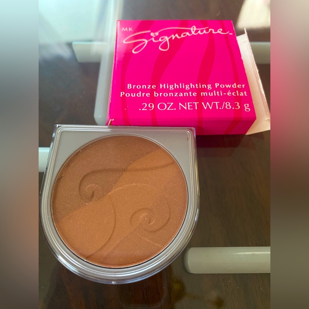 Mary Kay bronze highlighting powder